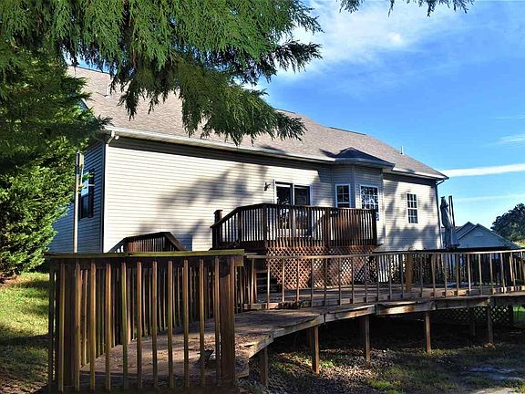 3rd image of 2065 Strawberry Dr