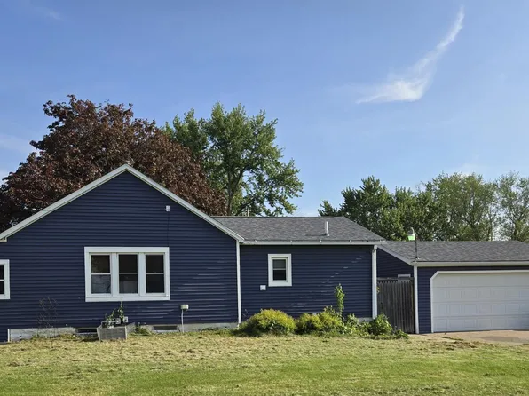 422 S 10th St, Albia, IA 52531