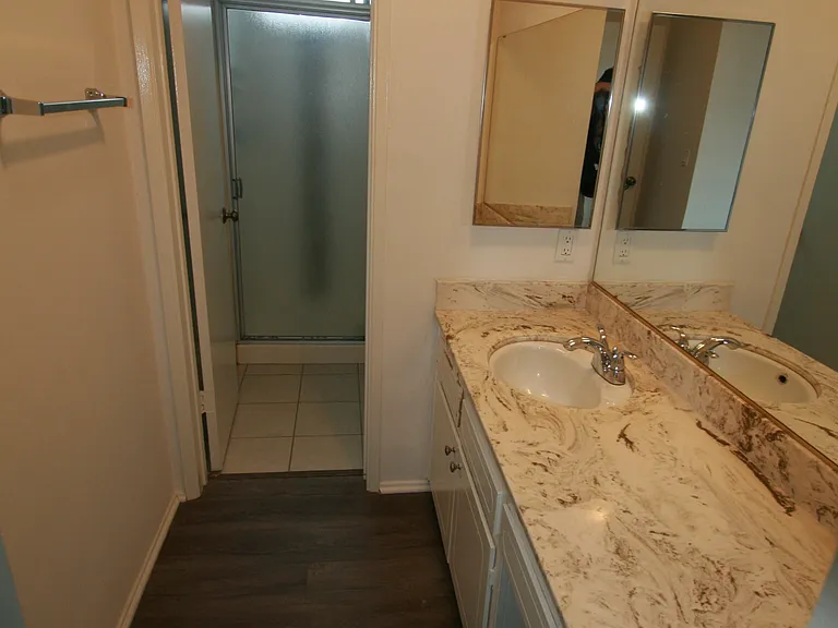11920 Mayfield Ave #12 — Photo 7
