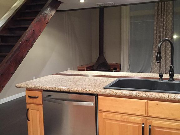 Farmhouse sink and stainless steel appliances