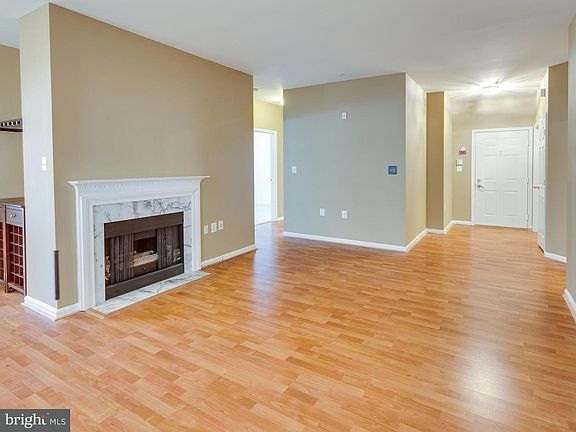 5th image of 4138 Fountainside Ln Unit 102