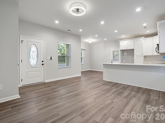 4th image of 5145 Grafton Dr