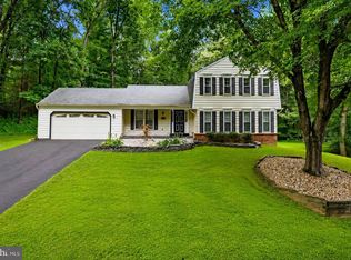 6121 Queens Brigade Ct, Fairfax, VA 22030