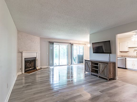 3rd image of 692 Hapsfield Ln #4B1