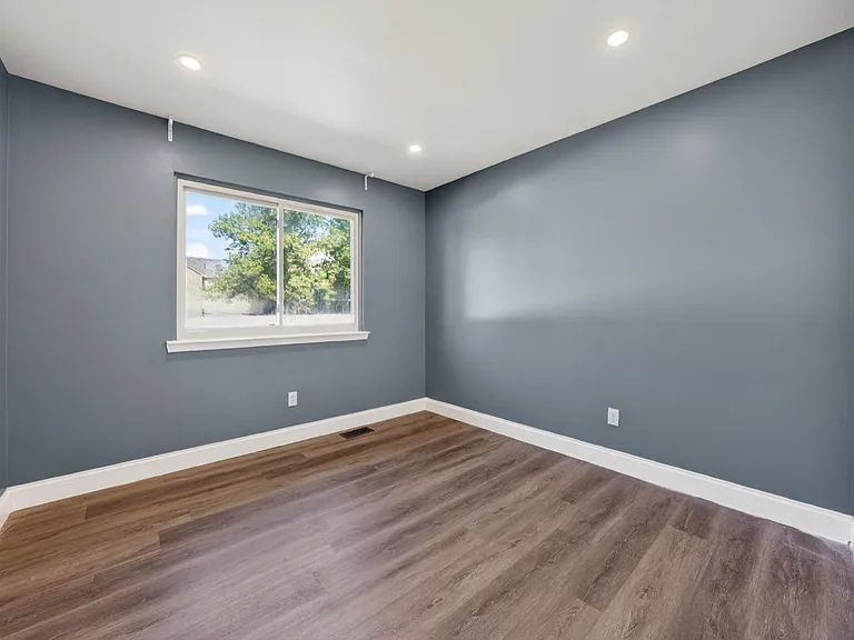 45925 Ashwood Ln — Photo 10
