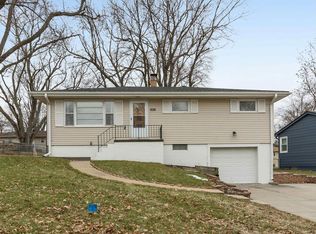 10821 Prairie Village Dr, Omaha, NE 68144