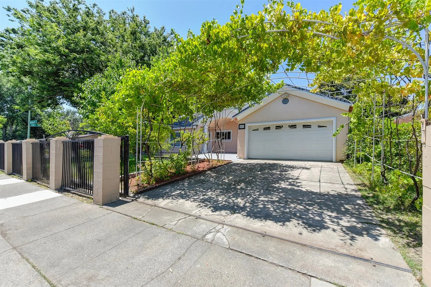 7216 Tamoshanter Way photo 1