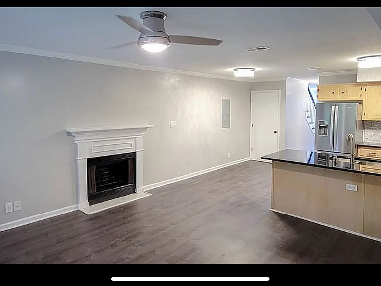 932 Kingsbury Dr #D — Photo 6