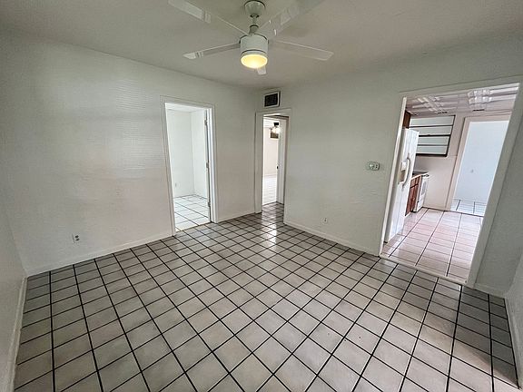 3rd image of 860 44th Ave N