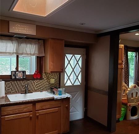 4th image of 824 Chateau Dr
