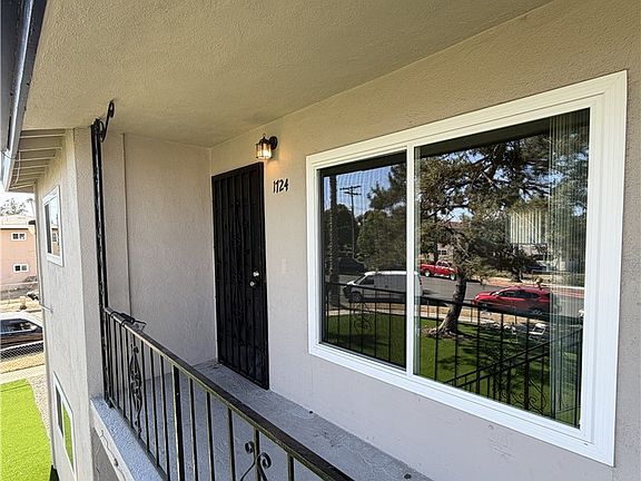 3rd image of 1724 Crofton Ln