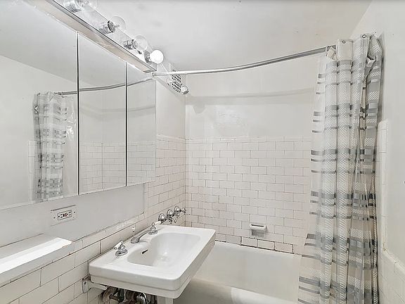 5th image of 320 E 42nd St APT 1405