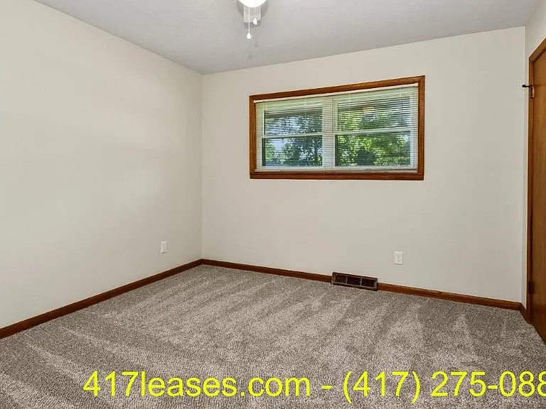 203 S White Oak Ave — Photo 28