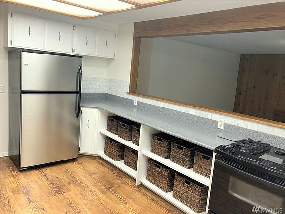 3rd image of 4424 Glen Terra Dr SE