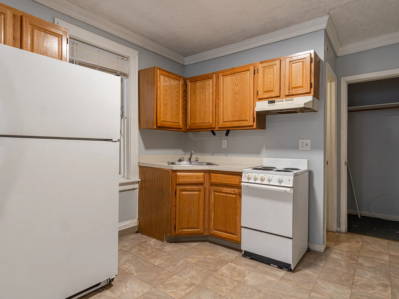 Studio, $800 — Photo 2