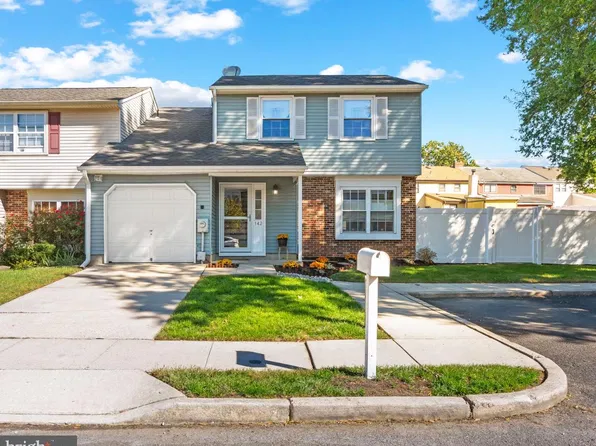 142 Mayfair Ln, Mount Laurel, NJ 08054