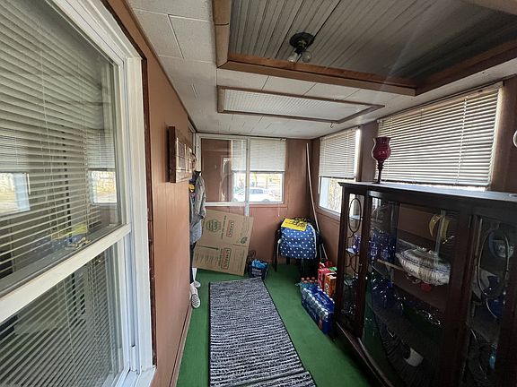 2nd image of 909 Clayton St Unit B2