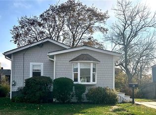 54 Planet Ave, Riverside, RI 02915