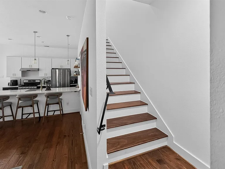 205 Riley Ln — Photo 5