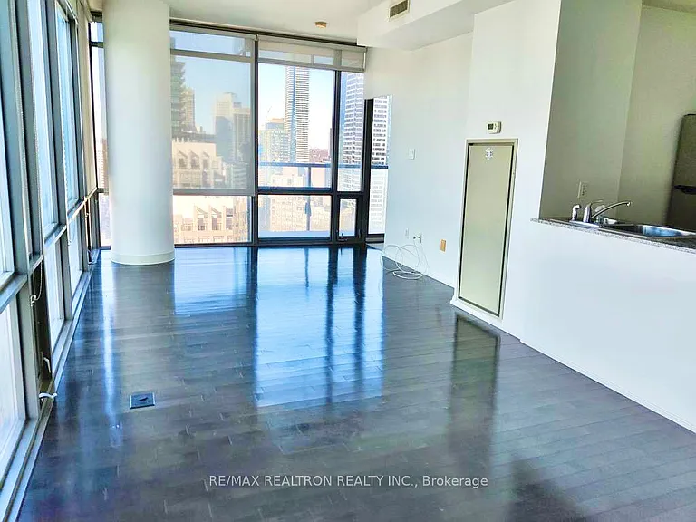 37 Grosvenor St #3403 — Photo 6