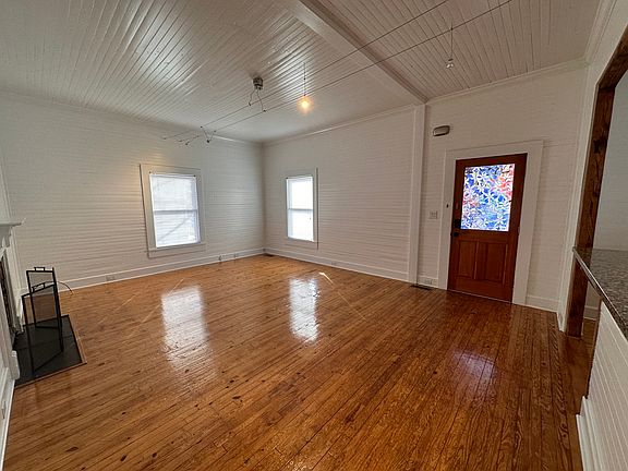 4th image of 426 College St