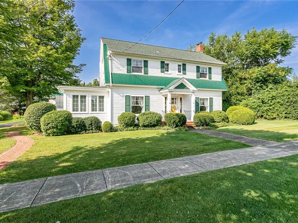 15 Sprague St, Naples, NY 14512