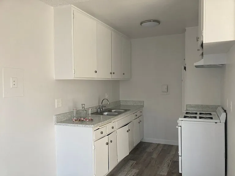 15537 Nordhoff St — Photo 3