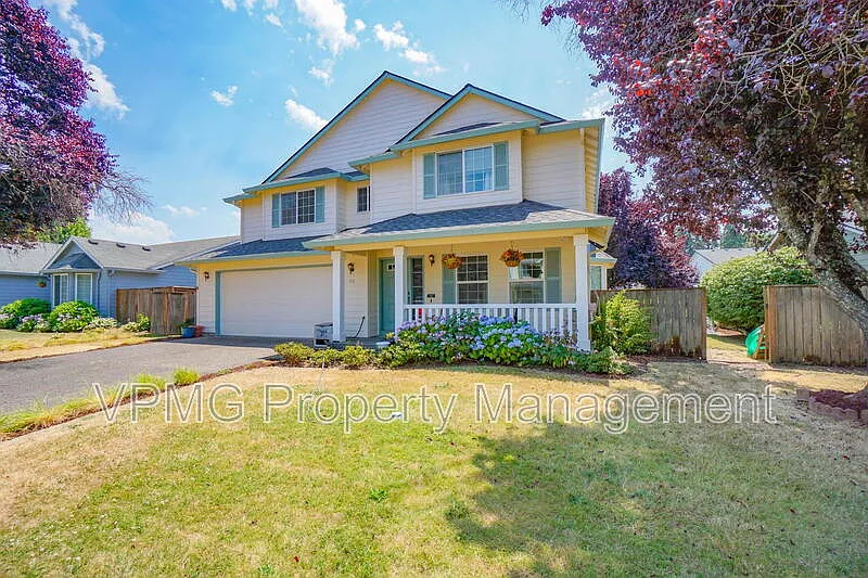 5 bed, 3.0 bath, 2748 sqft, $3,395 — Photo 2