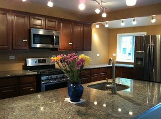 8 Keats Ct, Manalapan, NJ 07726