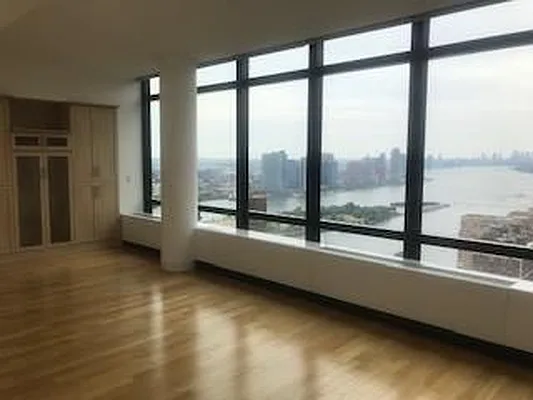 Rented by Solow Realty | media 10