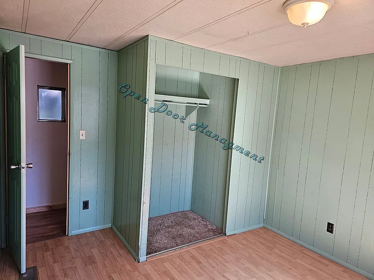 2324 Pine St — Photo 9