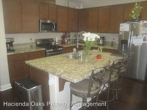 5th image of 811 W Dante Dr