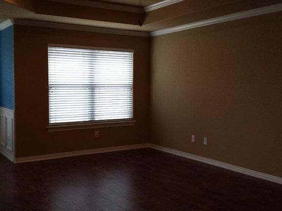 4th image of 705 SW Castlewood St