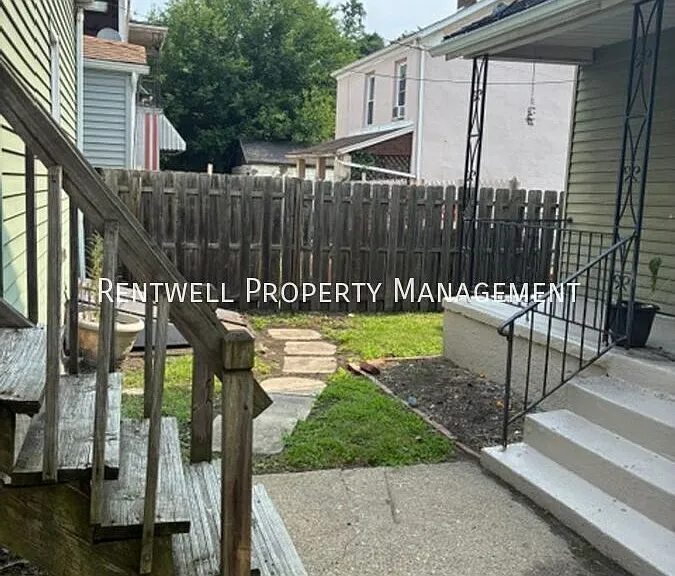 194 11th St #REAR — Photo 10