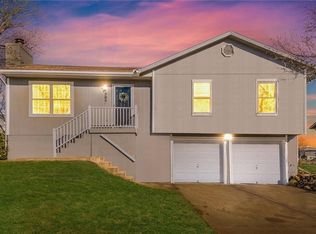 505 Younger Dr, Harrisonville, MO 64701