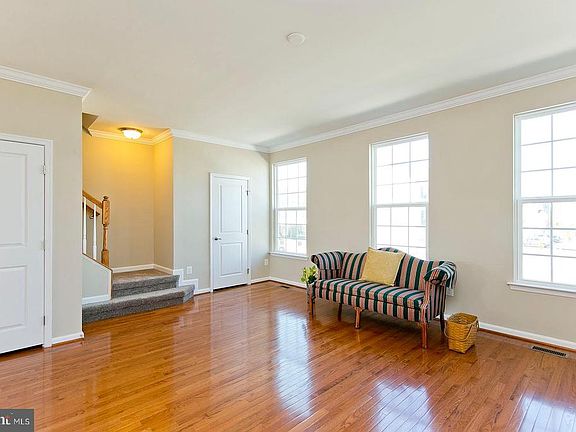 4th image of 121 Hornbeam Dr