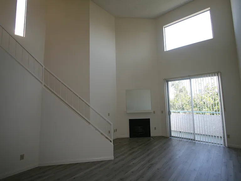 3637 Clarington Ave #213 — Photo 106