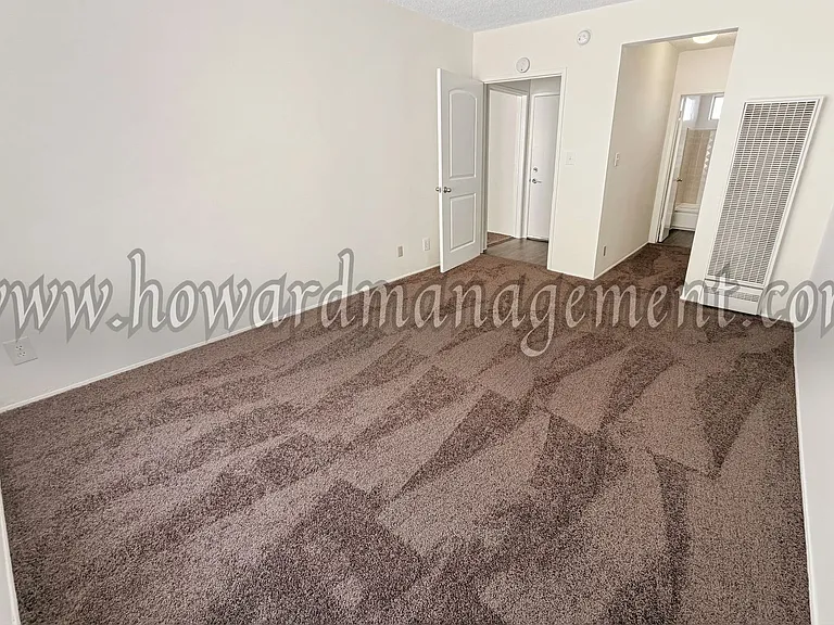 4256 Lindblade — Photo 21