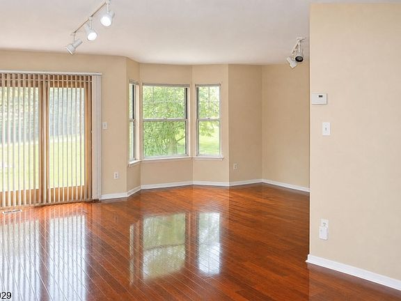 3rd image of 298 Greenfield Rd