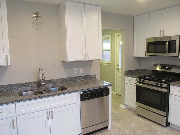 5th image of 8713 S Sproat Ave