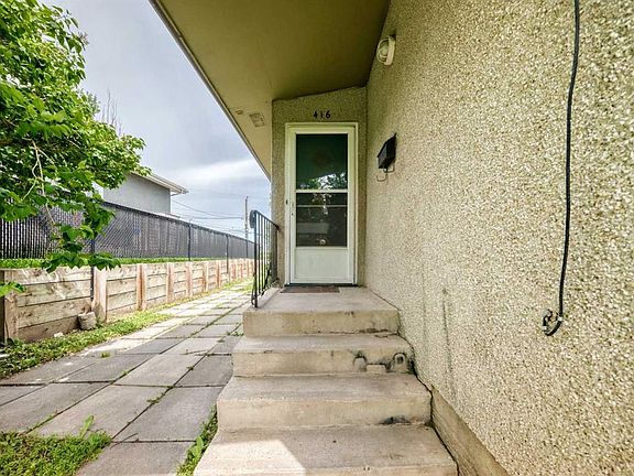 4th image of 416/418 33rd Ave NE