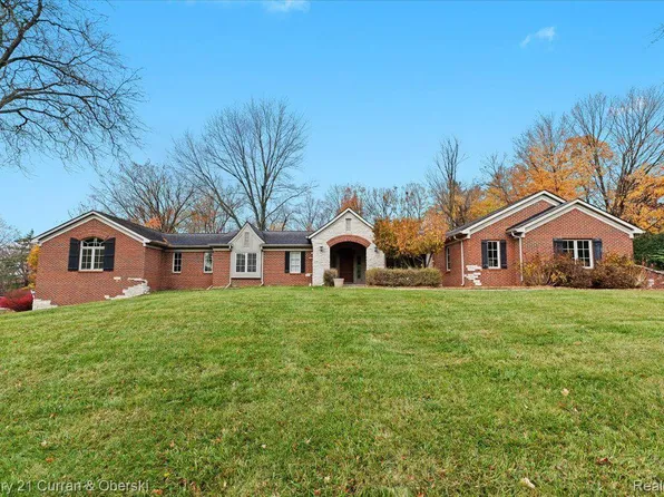 33834 Cotswold St, Farmington Hills, MI 48335