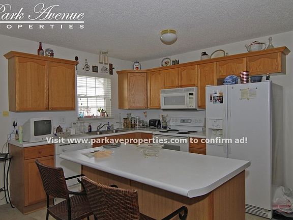 3rd image of 111 Glen Oaks Ct