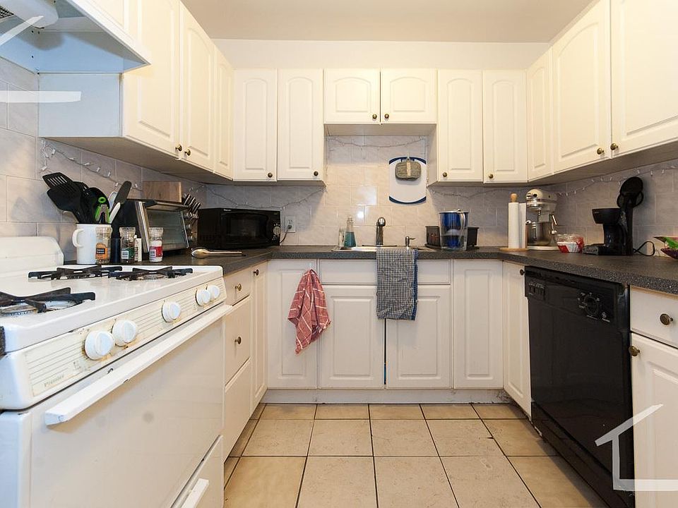 1st image of 38A Egmont St #3CA