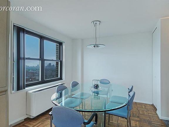 4th image of 201 W 70th St APT 33B