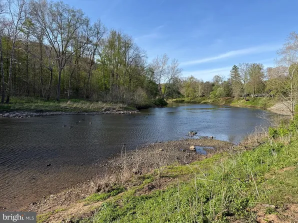 13328 Cacapon Rd, Great Cacapon, WV 25422