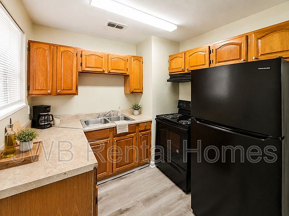 3rd image of 3305 Sunnybrook Ave N