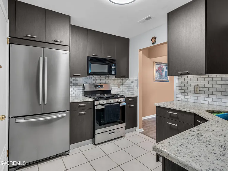 492 Bayberry Ct — Photo 18