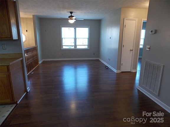 2nd image of 3289 Capital Ct