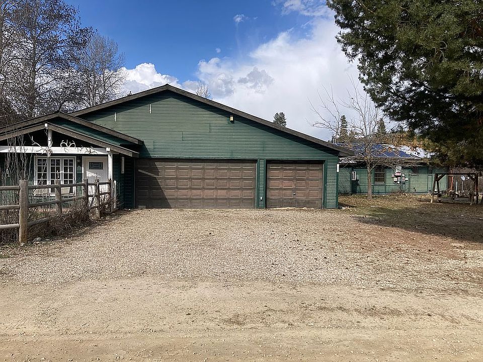 3 car garage and guest hose